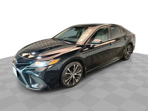 Used 2018 Toyota Camry SE image 1