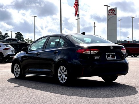 Used 2023 Toyota Corolla LE image 6