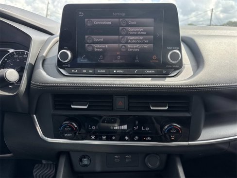 Used 2024 Nissan Rogue SV image 44