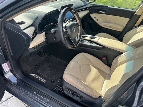 Used 2020 Toyota Avalon Limited image 8
