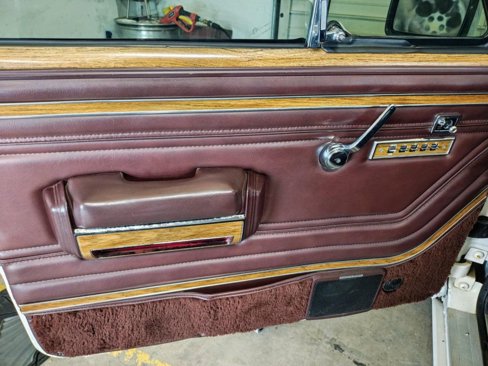 Used 1989 Jeep Grand Wagoneer image 23