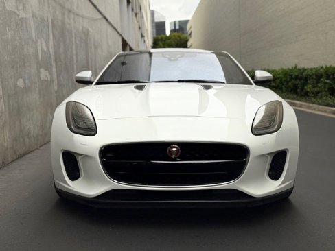 Used 2018 Jaguar F-TYPE Coupe image 4