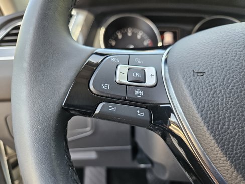 Used 2020 Volkswagen Tiguan SE w/ Panoramic Sunroof Package image 30