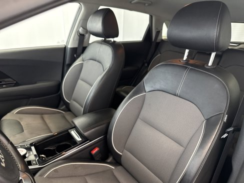 Used 2022 Kia Niro EX w/ Cold Weather Package image 8