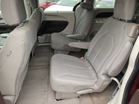 Used 2018 Chrysler Pacifica Touring Plus image 18
