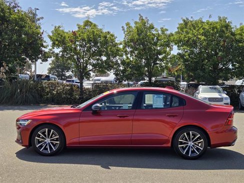 Used 2022 Volvo S60 B5 Momentum image 7