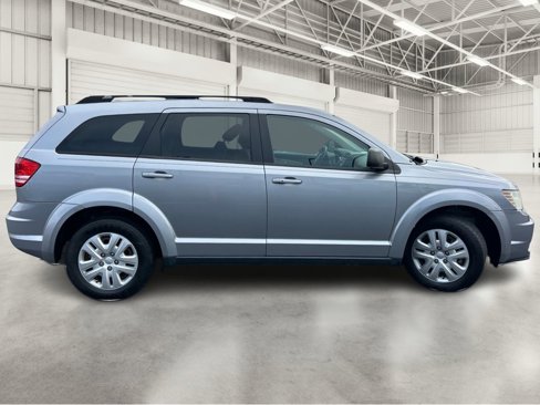 Used 2018 Dodge Journey SE image 4