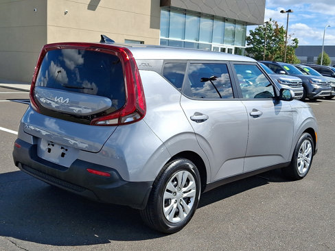 Used 2022 Kia Soul LX image 5