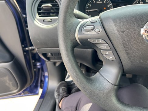 Used 2020 Nissan Pathfinder S image 12