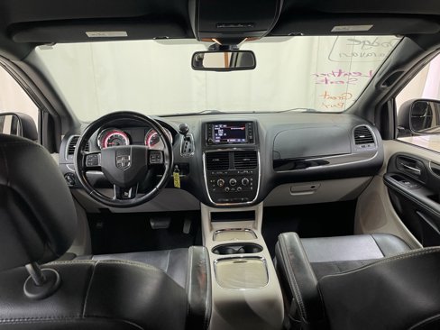 Used 2019 Dodge Grand Caravan SXT image 21