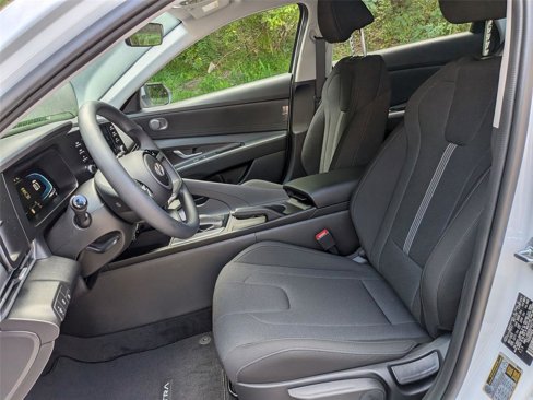 New 2025 Hyundai Elantra SE image 15
