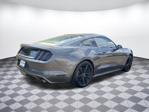 Used 2016 Ford Mustang Coupe image 3