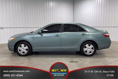 Used 2009 Toyota Camry LE image 1