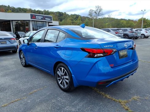 Used 2022 Nissan Versa SV image 3
