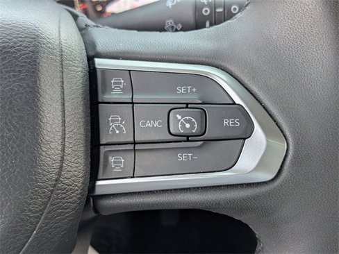 Used 2023 Jeep Compass Limited image 24
