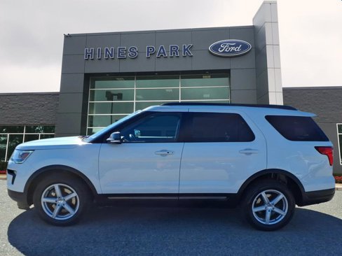 Used 2018 Ford Explorer XLT w/ Equipment Group 202A image 4