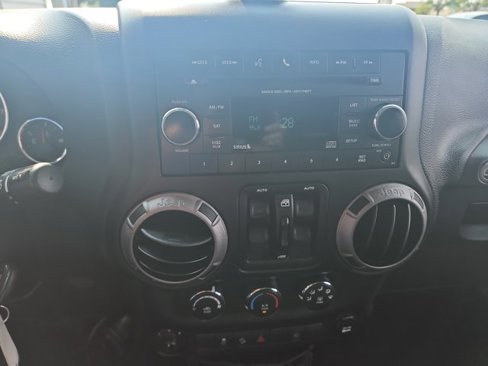 Used 2017 Jeep Wrangler Freedom Edition image 12