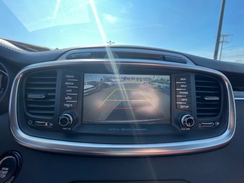 Used 2018 Kia Sorento SX image 19