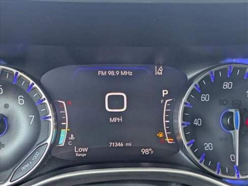 Used 2022 Chrysler Pacifica Touring-L image 11