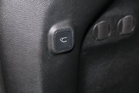 Used 2019 Jeep Cherokee Limited image 26