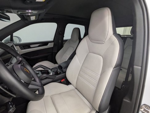 Certified 2024 Porsche Cayenne image 5
