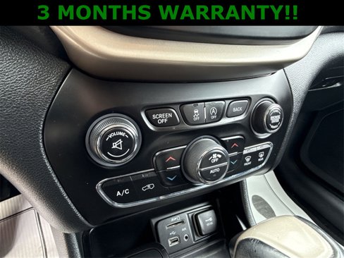 Used 2016 Jeep Cherokee Limited image 19
