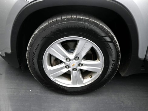 Used 2020 Chevrolet Trax LS w/ Tint and Cruise Package image 17