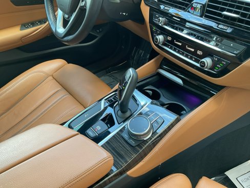 Used 2019 BMW 530i w/ Luxury Package image 32