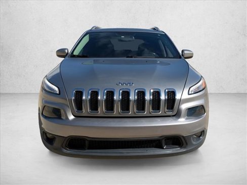 Used 2017 Jeep Cherokee Latitude image 2