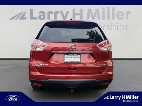 Used 2015 Nissan Rogue SV w/ SV Premium Package image 4