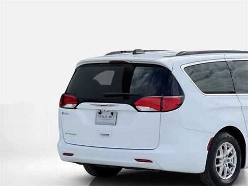Used 2021 Chrysler Voyager Lxi image 9