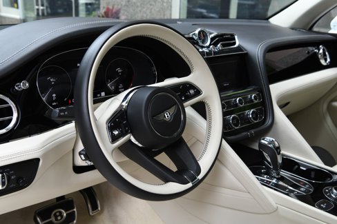 Used 2022 Bentley Bentayga image 15