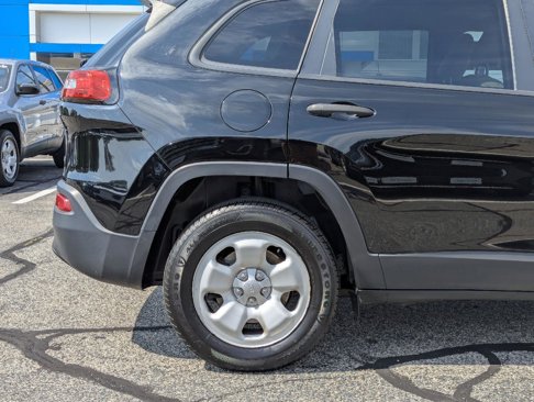 Used 2017 Jeep Cherokee Sport w/ Safety Group image 36