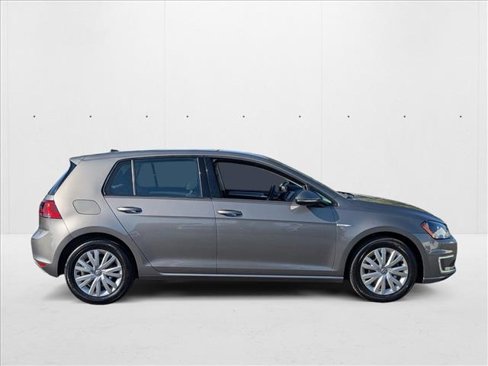 Used 2015 Volkswagen e-Golf SEL Premium image 4
