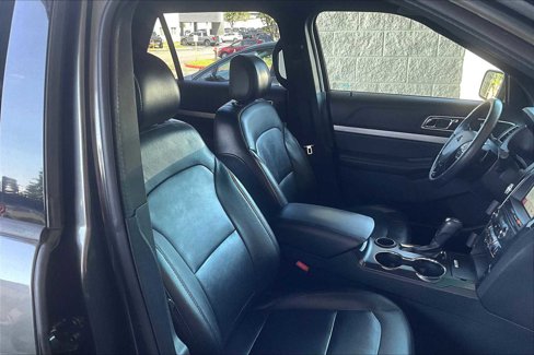 Used 2017 Ford Explorer XLT w/ Equipment Group 202A image 8