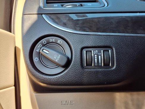 Used 2016 Chrysler Town & Country Touring image 21