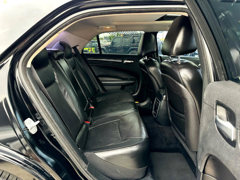 Used 2018 Chrysler 300 Limited image 17