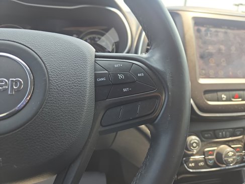 Used 2019 Jeep Cherokee Trailhawk image 19