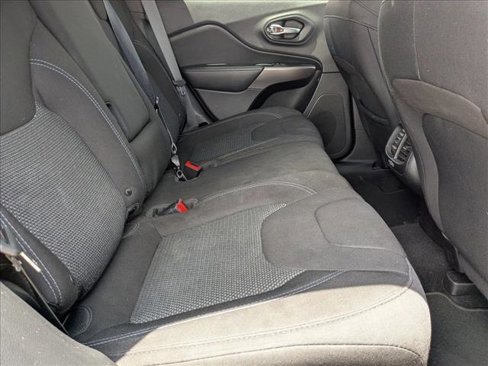 Used 2019 Jeep Cherokee Latitude w/ Popular Appearance Group image 18