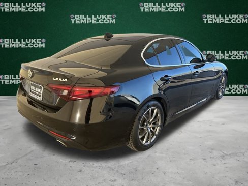 Used 2018 Alfa Romeo Giulia image 7