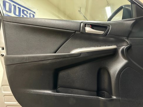 Used 2014 Toyota Camry SE image 16