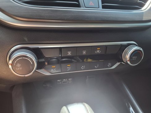 Used 2024 Nissan Altima 2.5 SV image 25