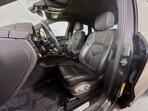 Certified 2022 Porsche Macan S image 5