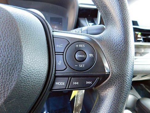 Used 2021 Toyota Corolla LE image 16