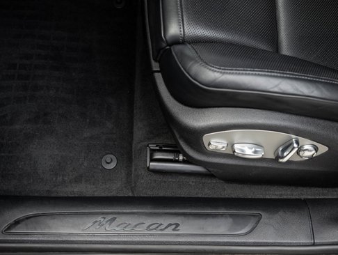 Certified 2024 Porsche Macan image 20