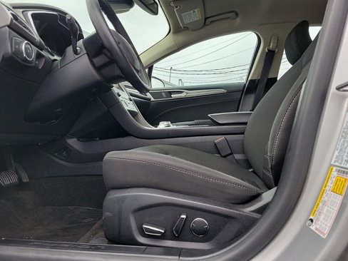 Used 2019 Ford Fusion SE image 16