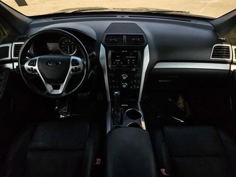 Used 2013 Ford Explorer XLT image 25
