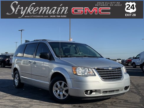 Used 2010 Chrysler Town & Country Touring image 1