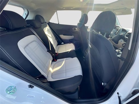 New 2025 Hyundai Venue SEL image 25