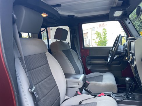 Used 2010 Jeep Wrangler Unlimited Sahara w/ Dual Top Group image 13